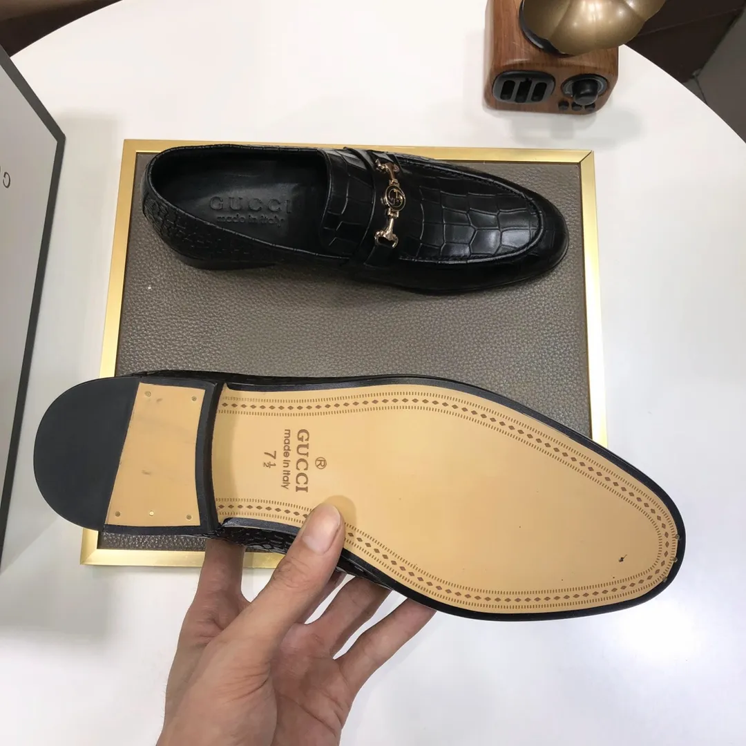 Men's shoes💰500💰Italy's top luxury men's shoe giant (GUCCI) (Gucci) (full cowhide lining) new arrival🍃Original European style🔰 Pleasant to the eye😍In order to make the shoes more durable and non-deformable🌀The production continues to follow traditional methods but there is still no lack of innovation💪Choose original sheepskin for the leather♻️ Smooth and natural And extra bright ⭐Made of imported cowhide, the first choice of rich people 38-45 (45 customized)